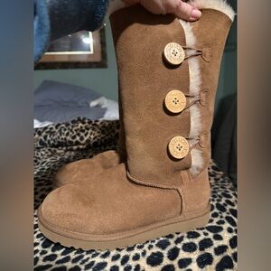 Ugg Bailey boot size 7